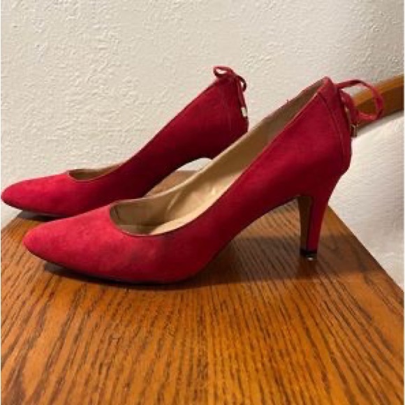 Kelly & Katie Red Suede Pumps size 8.5 - Picture 2 of 5